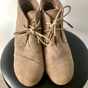 Toms women’s boots
